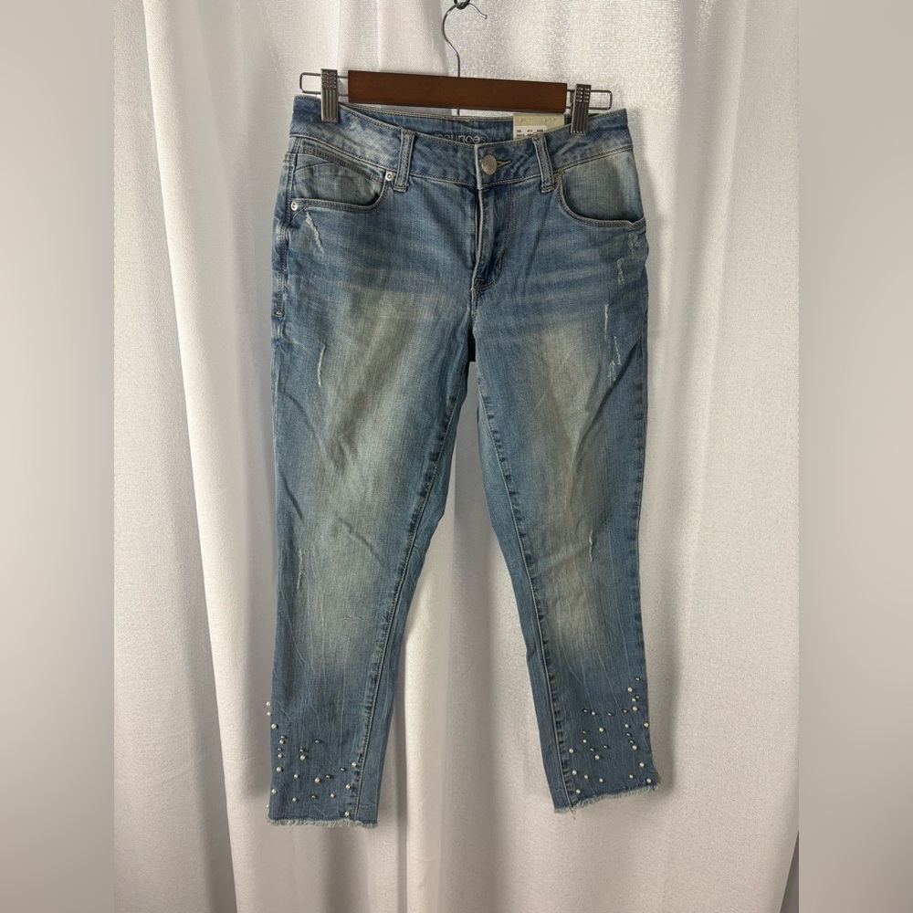 Maurice's Distressed Look Acid Wash Pearl Crop Jeans NWT Size‎ 1/2